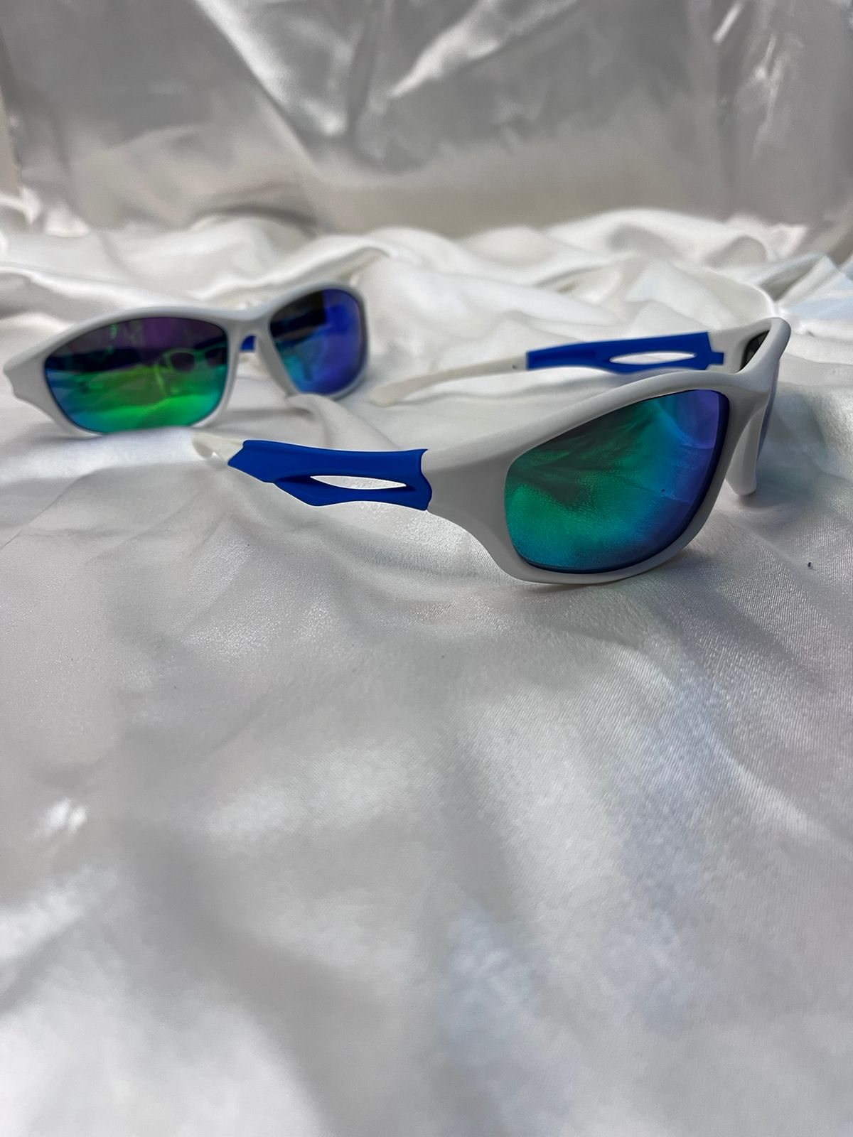 Y2k Polaroid Oval White Tinted Sunglasses UNISEX